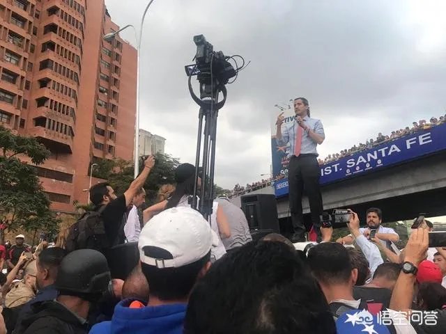 委内瑞拉发生大规模越狱,这对马杜罗和瓜伊多有什么影响?