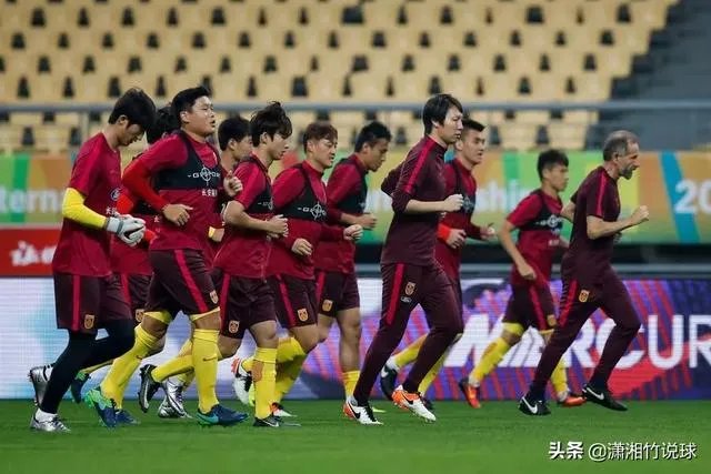 若国足打入2022年世预赛十二强赛的话,是不断前进好,还是锻炼新人,为未来做准备好呢?