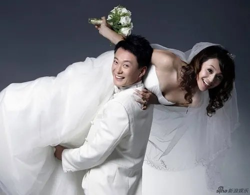 曹颖婚纱照曝光 已默认低调完婚的事实