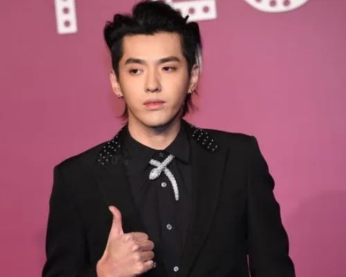 为什么说吴亦凡否认和秦牛正威的恋情是一次非常糟糕的公关?