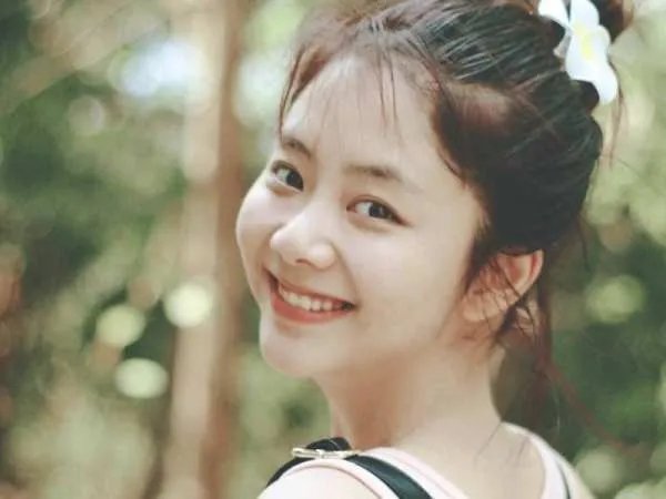 如何看待《向往的生活》里,何炅心疼谭松韵?