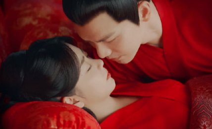谭松韵走机场被粉丝送面粉，求给钟汉良“体面”，究竟是怎么回事？