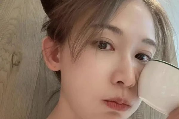 林志玲晒照皮肤白净细嫩,状态好是因为婚姻幸福吗?