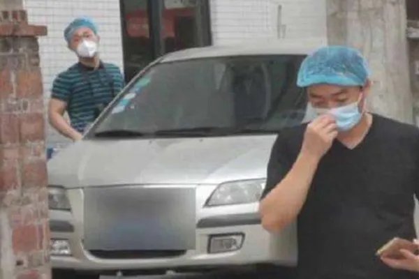 两男孩车内窒息,谁的责任?车主还是家长?