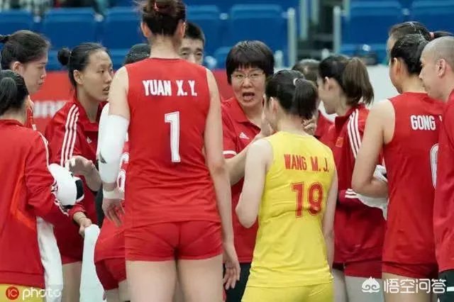 美国女排3-0横扫荷兰女排拿下4连胜,他们是女排世界杯夺冠的最大敌人吗?