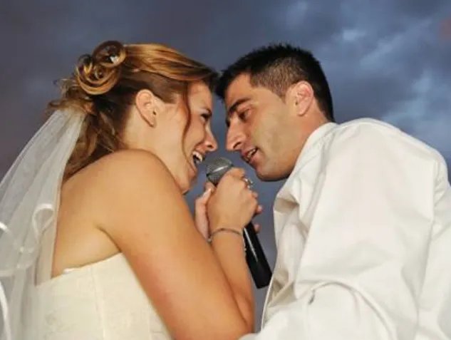 适合婚礼唱给新人的歌有哪些 婚庆专用歌曲流行有哪些