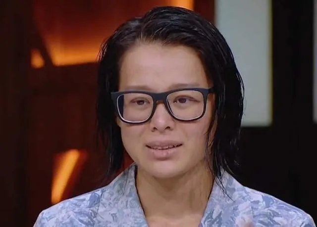 如何看待《演员请就位2》唐一菲退赛这件事?