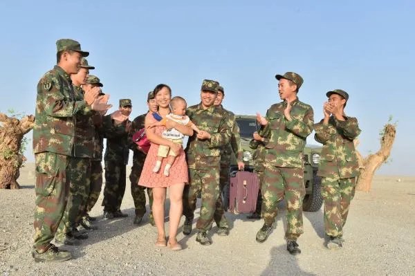 《炮灰军嫂重生离婚》的作者柒月星火为什么取这个艺名呢?