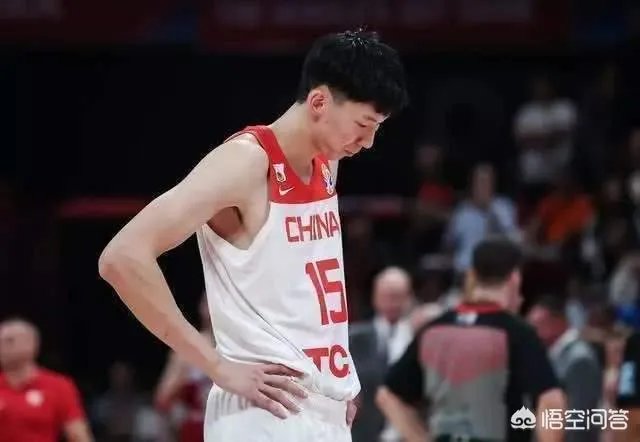 王哲林点赞央视批评自己的微博,而周琦点赞球迷为自己洗白的微博,你怎么看?