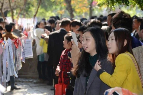 广东35岁女子每月收租5万多，相亲15年没成功，这是什么原因造成的？