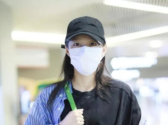 关晓彤的年纪,意想不到的时尚,关晓彤哪些机场服装让人震惊?