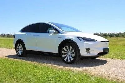 系统全球崩溃,市值蒸发4000亿,特斯拉是怎么了?