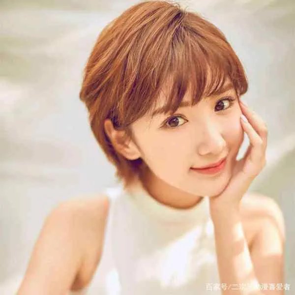 两人同时被《甄嬛传》捧红,毛晓彤火的一塌糊涂,为何崔漫莉无戏可拍?