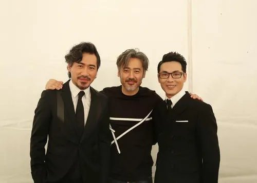国民大叔驾到好声音图片展示  毅光年组合成员酷似吴秀波