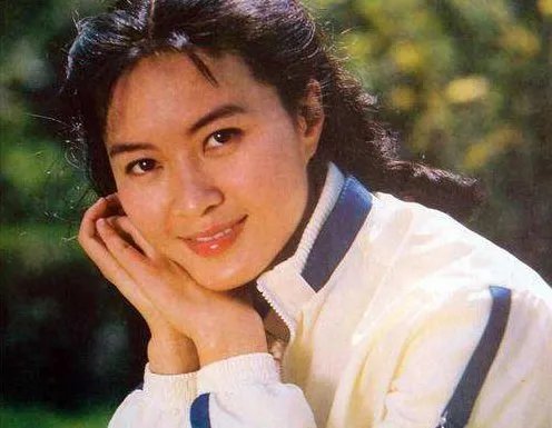 女演员方舒与屠洪刚离婚后,独自养育两个女儿,现在怎么样了?