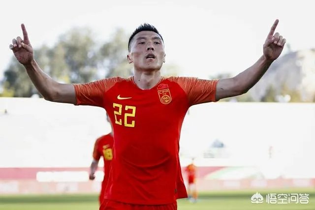 于大宝进球后,为什么菲律宾队员向裁判举手示意?中国队有人手球了吗?