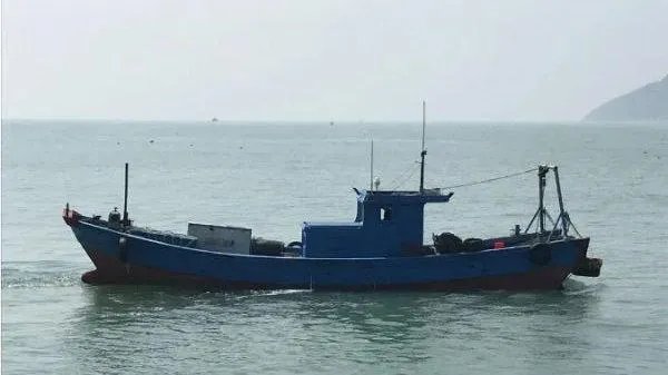 浙江舟山海域一渔船沉没,目前已有8人遇难,悲剧发生的原因是什么?