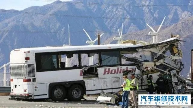 为什么大巴车不能坐第一排?大巴车坐最后一排好不好?