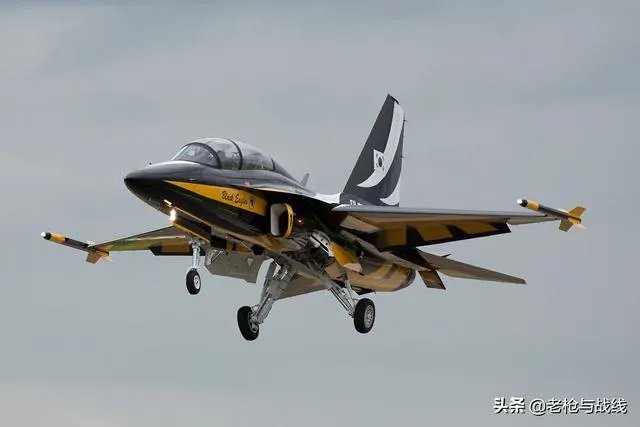 韩国“最负盛名”战斗机t50教练机，性能非常优异，是否国产却遭到争议，你怎么看？
