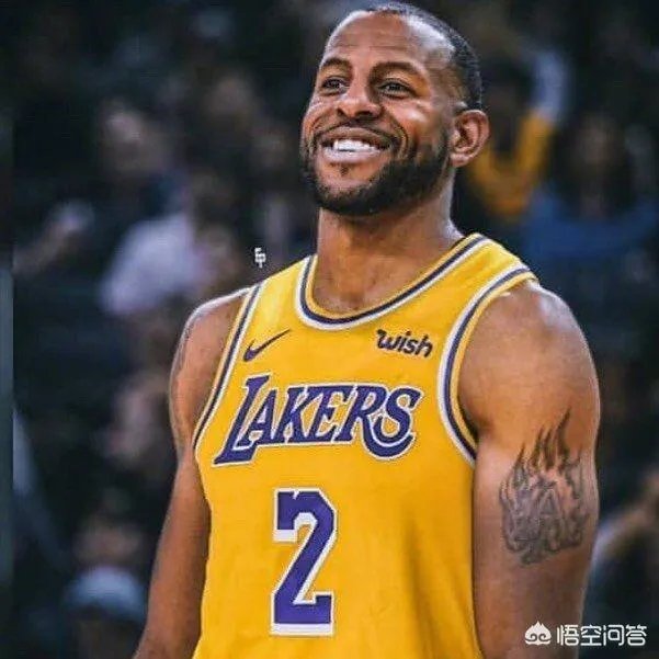 7月10日,雄鹿裁掉大前锋洛伊尔,湖人PF位置是最弱一环,他们该签下洛伊尔吗?