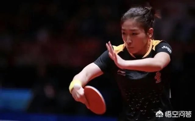 日本公开赛后刘诗雯发博晒福原爱送的礼物。怎样评价这一对跨国姐妹花之间的迥异人生?