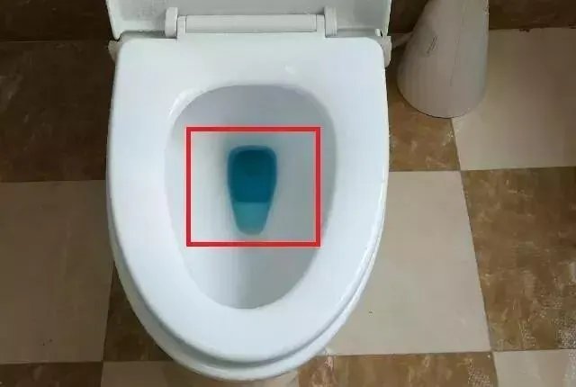 #吐槽#去朋友家上厕所,马桶漏水也太尴尬了吧