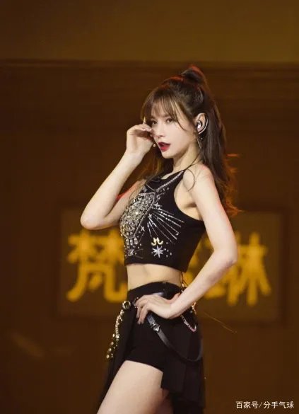 沈梦辰录真正男子汉暴晒后的肤色,太真实了,有点不敢认,这是怎么回事?