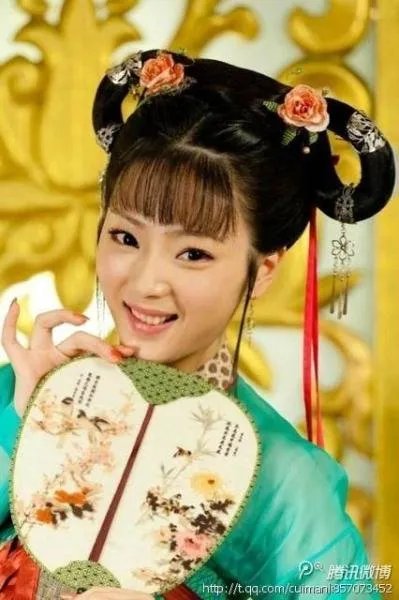两人同时被《甄嬛传》捧红,毛晓彤火的一塌糊涂,为何崔漫莉无戏可拍?