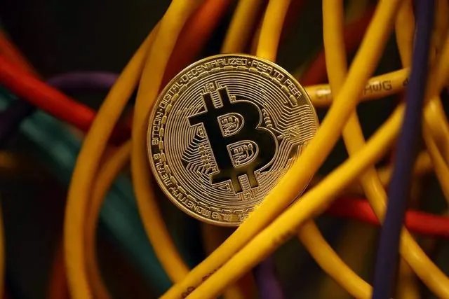 比特币跌破挖矿成本，矿场主还会继续挖矿吗？