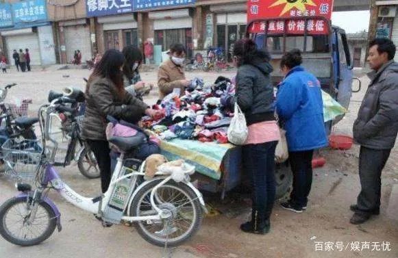 赵本山两女儿:球球十万块请客吃早餐,赵玉芳摆摊卖袜子,你怎么看?