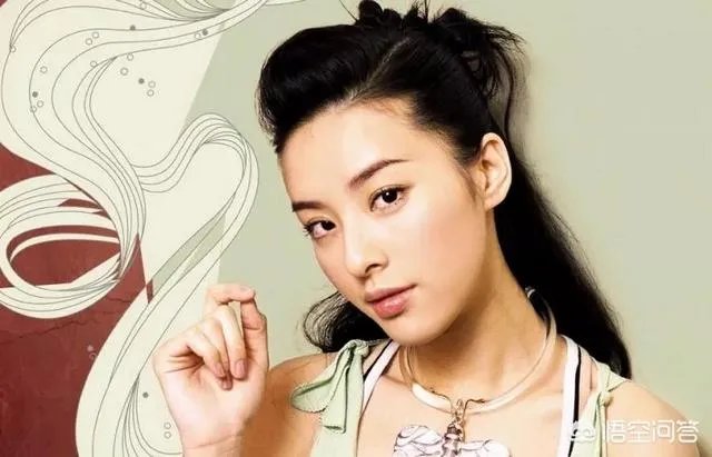 范志毅携娇妻和大小女儿庆祝自己50岁的生日,一家四口其乐融融,对此你怎么看?