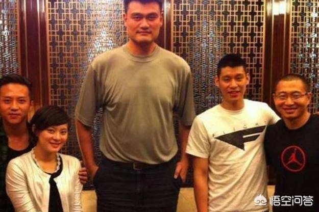 你觉得NBA球星和姚明一起合影会是什么效果?