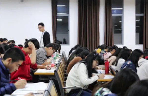 2011年6月大学英语四六级的成绩已经公布了,请问多少分算过啊?或者说,多少分以上可以去参加六级的考试?