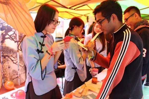 武汉大学为什么会一次性清退92名留学生?