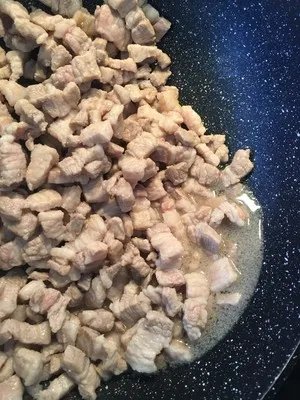 台南米糕里的肉燥的做法步骤图,怎么做好吃