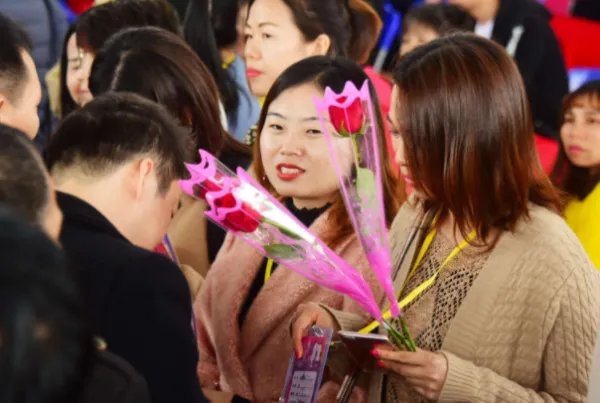 广东35岁女子每月收租5万多,相亲15年没成功,这是什么原因造成的?
