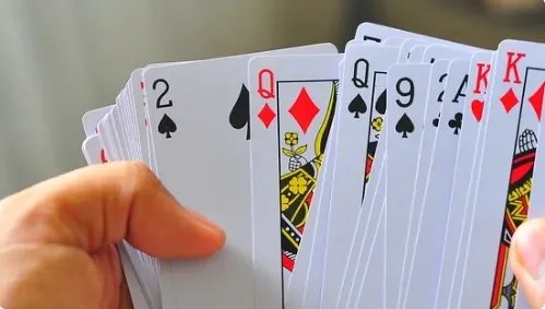 求用扑克牌变的几个小魔术,最好有图解