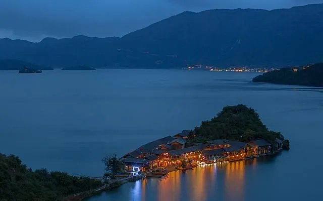 香格里拉和泸沽湖哪个更值得去?