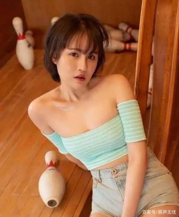 赵本山两女儿:球球十万块请客吃早餐,赵玉芳摆摊卖袜子,你怎么看?
