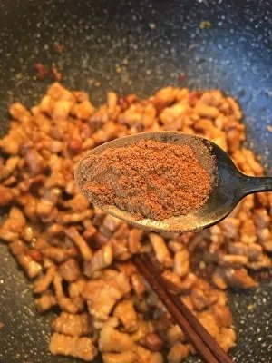 台南米糕里的肉燥的做法步骤图,怎么做好吃