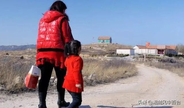 女儿和女婿吵架后回娘家父母要怎么做,给女儿讨公道
