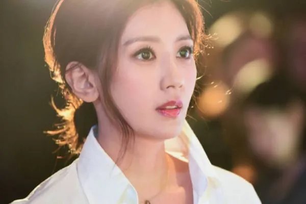 贾静雯晒回娘家探亲照,祖孙三代合影超温馨,今年你有拍全家福吗?