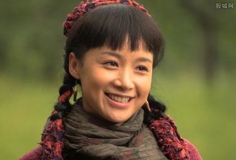 姚芊羽结婚了吗 姚芊羽和黄海波是什么关系?