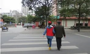 大学生发明老人起行无忧椅,这个专利亮点在哪?