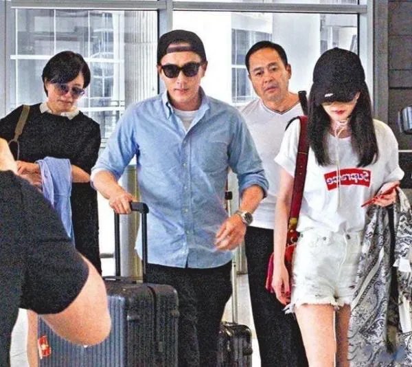 刘恺威接小糯米放学,媒体提及杨幂时,他是如何回答的?