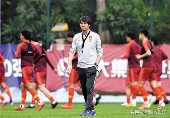 若国足打入2022年世预赛十二强赛的话,是不断前进好,还是锻炼新人,为未来做准备好呢?