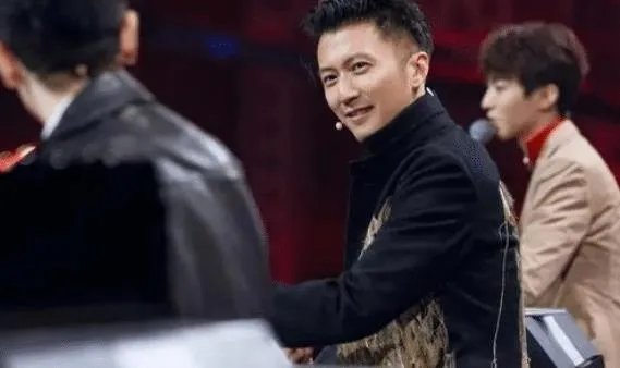如何看待王俊凯祝谢霆锋菜园子无坚不摧这件事呢?